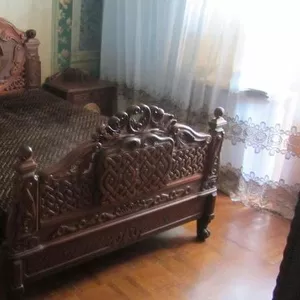 Антикварная кровать с тумбочками