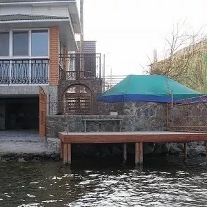 Продается 2-х этажный дом у реки с эллингом для катера