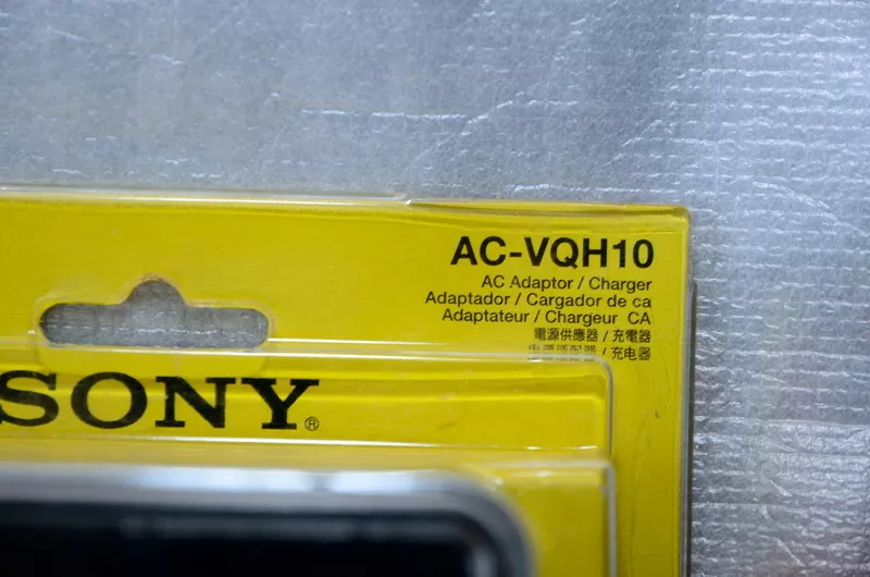 Продается  Зарядное устройство Sony AC-VQH10 3