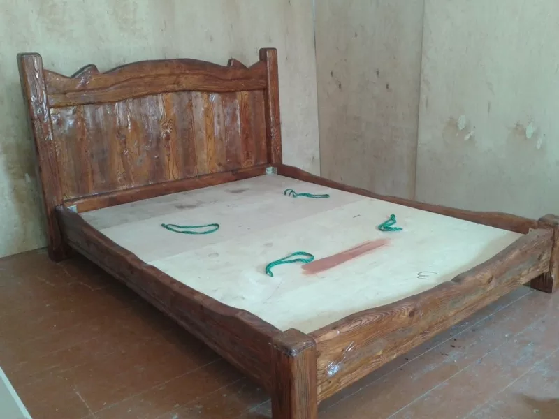 Кровать брашированная из массива дерева. Скидка 20%