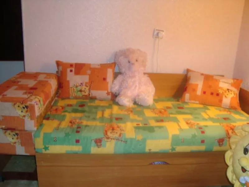 Продается детский спальный диванчик -Малютка